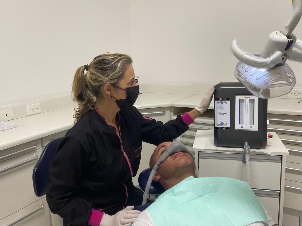 Dentista que faz uso de Sedação Consciente com Óxido Nitroso em Mogi das Cruzes.
