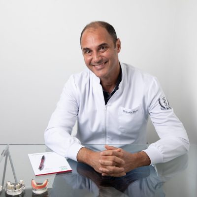 Especialista em Implantes Dentários da Clínica OI, Dr. Carlos Barros - CRO 60.246